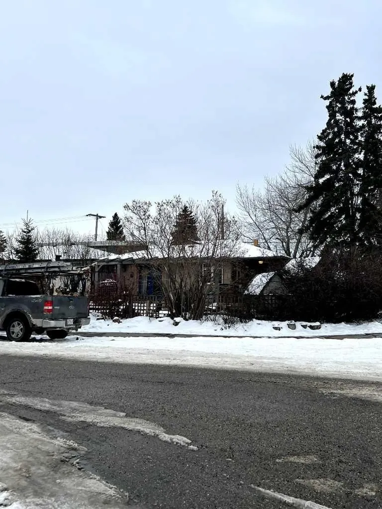29 Windermere Road SW Calgary AB T3C 3K2
