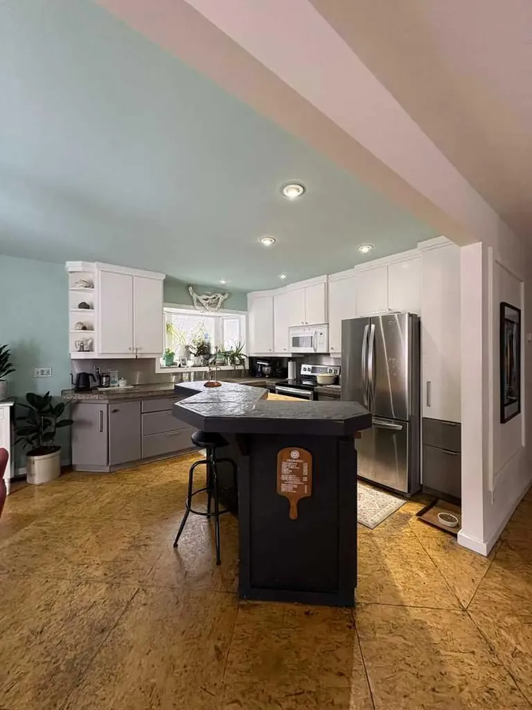 29 Windermere Road SW Calgary AB T3C 3K2