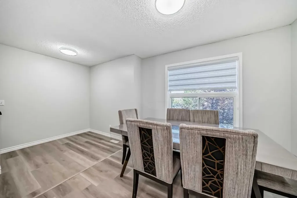 7 Westland Road Okotoks AB T1S 1Z1