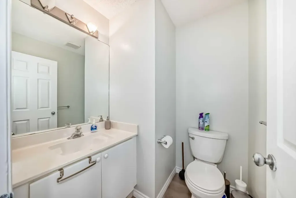 7 Westland Road Okotoks AB T1S 1Z1