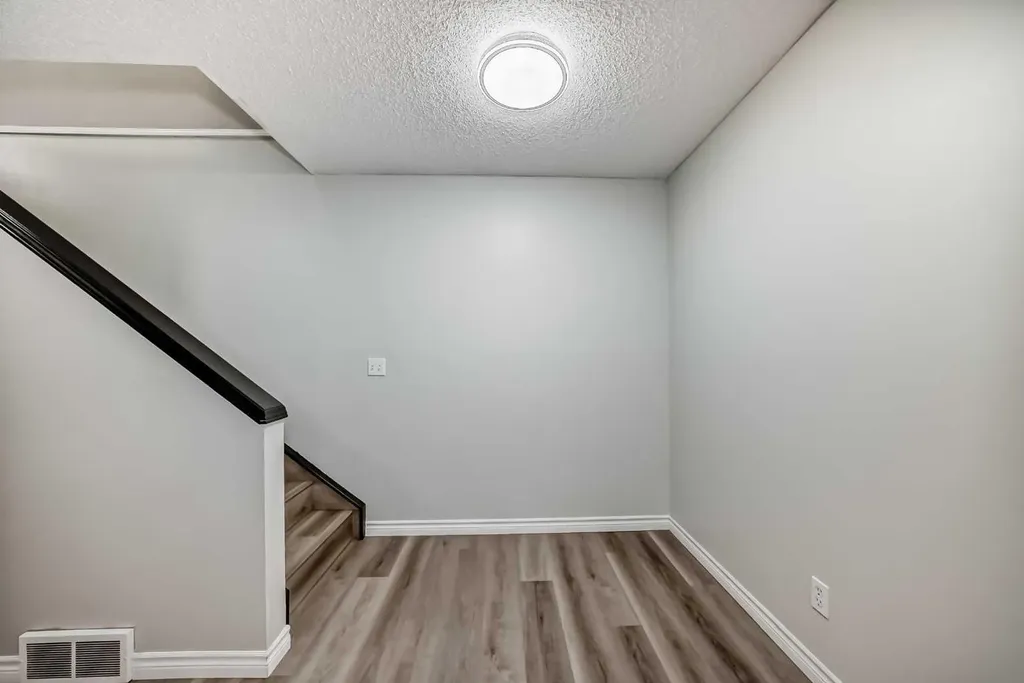 7 Westland Road Okotoks AB T1S 1Z1