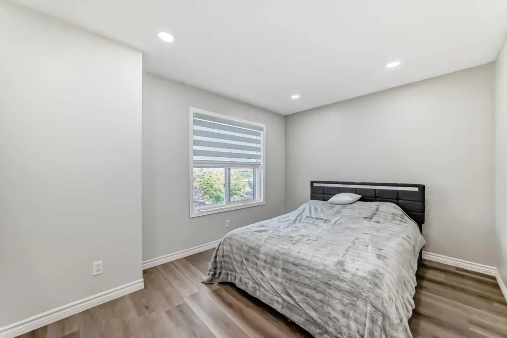 7 Westland Road Okotoks AB T1S 1Z1