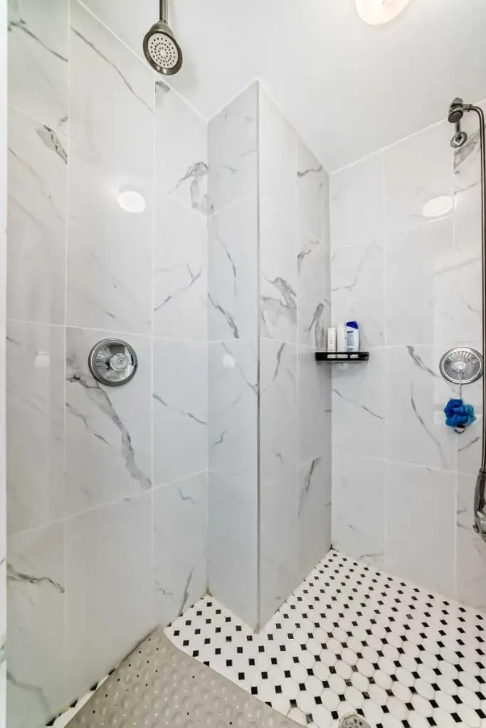 7 Westland Road Okotoks AB T1S 1Z1