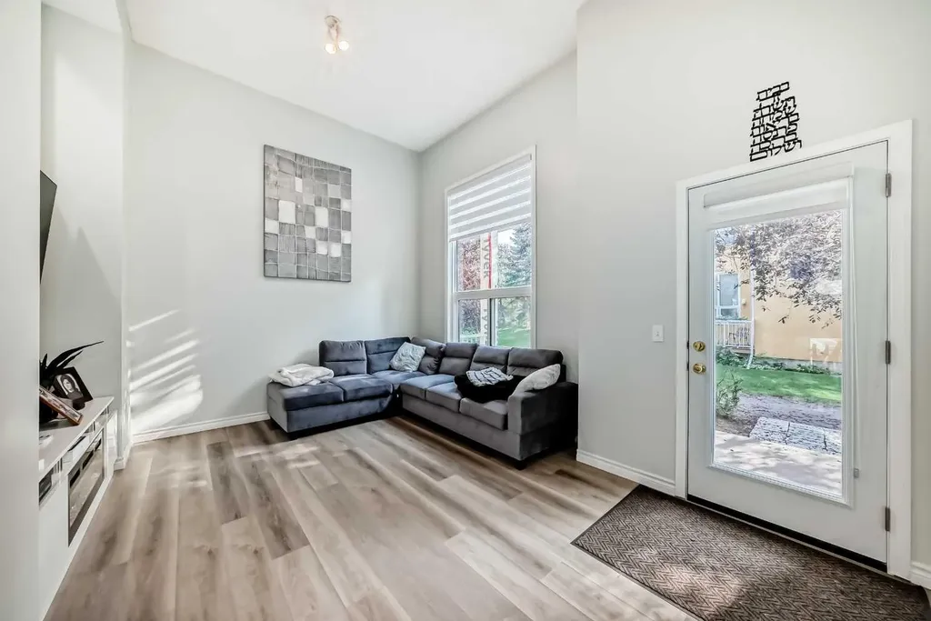 7 Westland Road Okotoks AB T1S 1Z1