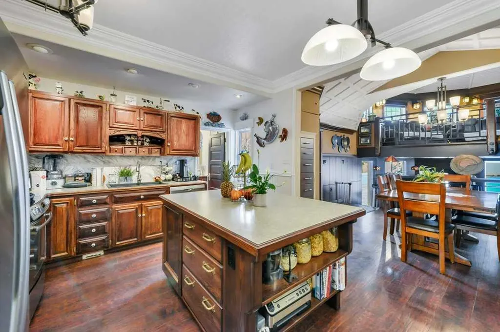 5406 50 Avenue Lacombe AB T4L 1N5