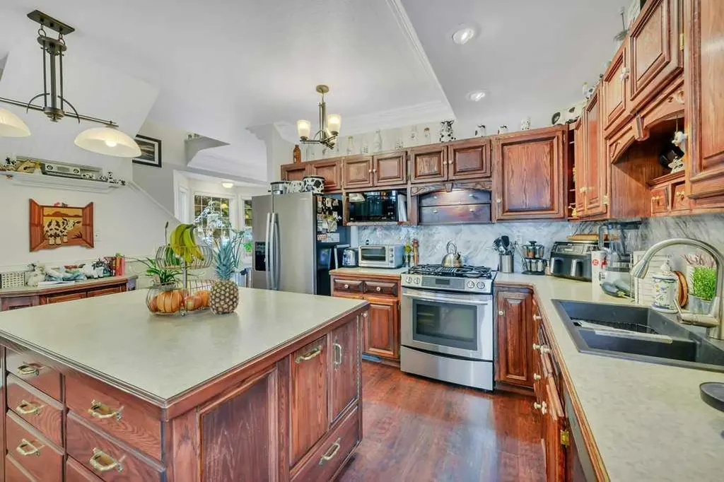 5406 50 Avenue Lacombe AB T4L 1N5