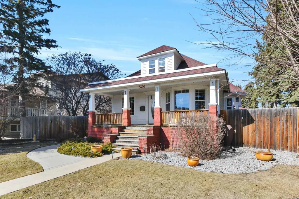 5406 50 Avenue Lacombe AB T4L 1N5
