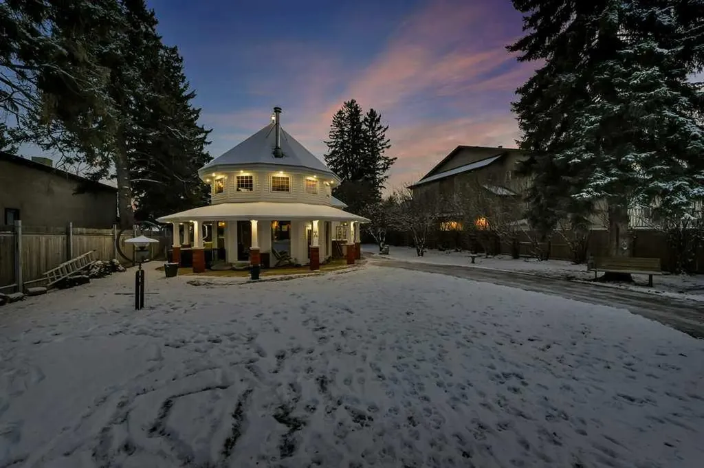 5406 50 Avenue Lacombe AB T4L 1N5