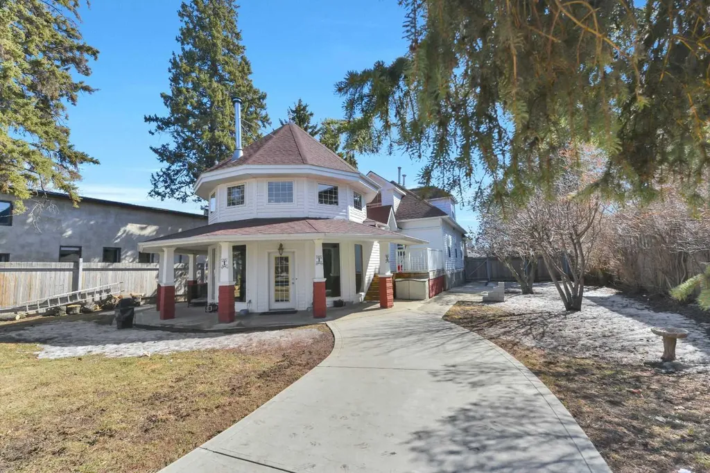 5406 50 Avenue Lacombe AB T4L 1N5