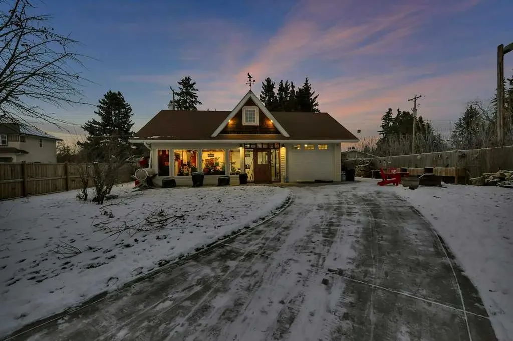 5406 50 Avenue Lacombe AB T4L 1N5