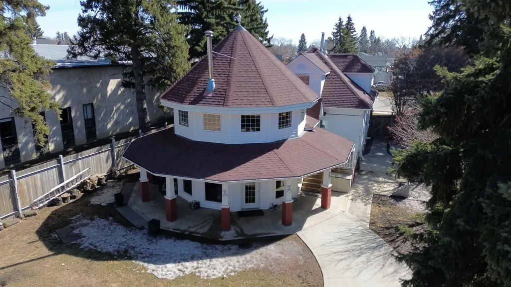 5406 50 Avenue Lacombe AB T4L 1N5