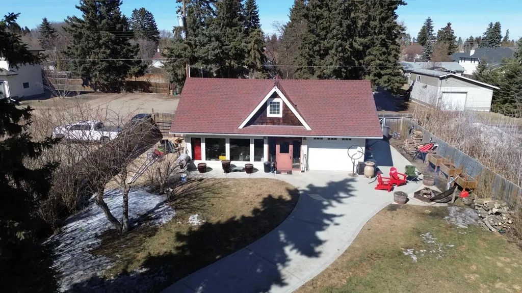 5406 50 Avenue Lacombe AB T4L 1N5