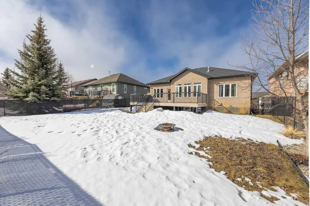 5910 Park Meadows Crescent Olds AB T4H 1Y2
