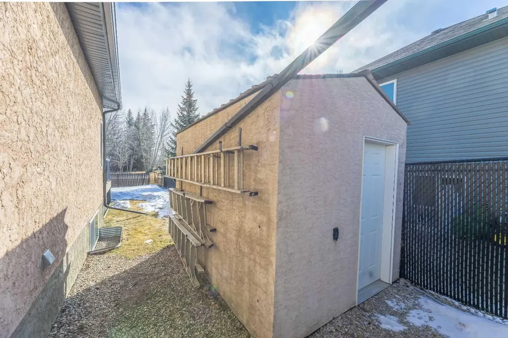 5910 Park Meadows Crescent Olds AB T4H 1Y2