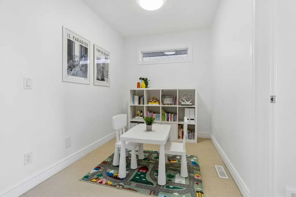 161 Mahogany Square SE Calgary AB T3M 0T1