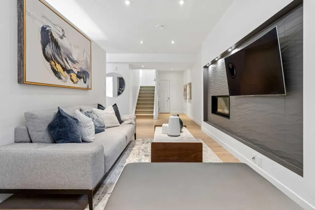 161 Mahogany Square SE Calgary AB T3M 0T1
