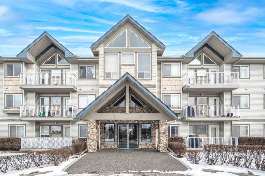 7 Harvest Gold Manor NE Calgary AB T3K 4Y3