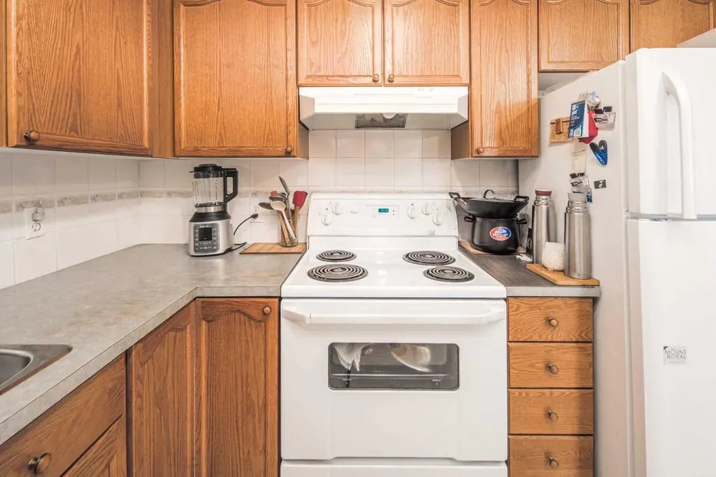7 Harvest Gold Manor NE Calgary AB T3K 4Y3