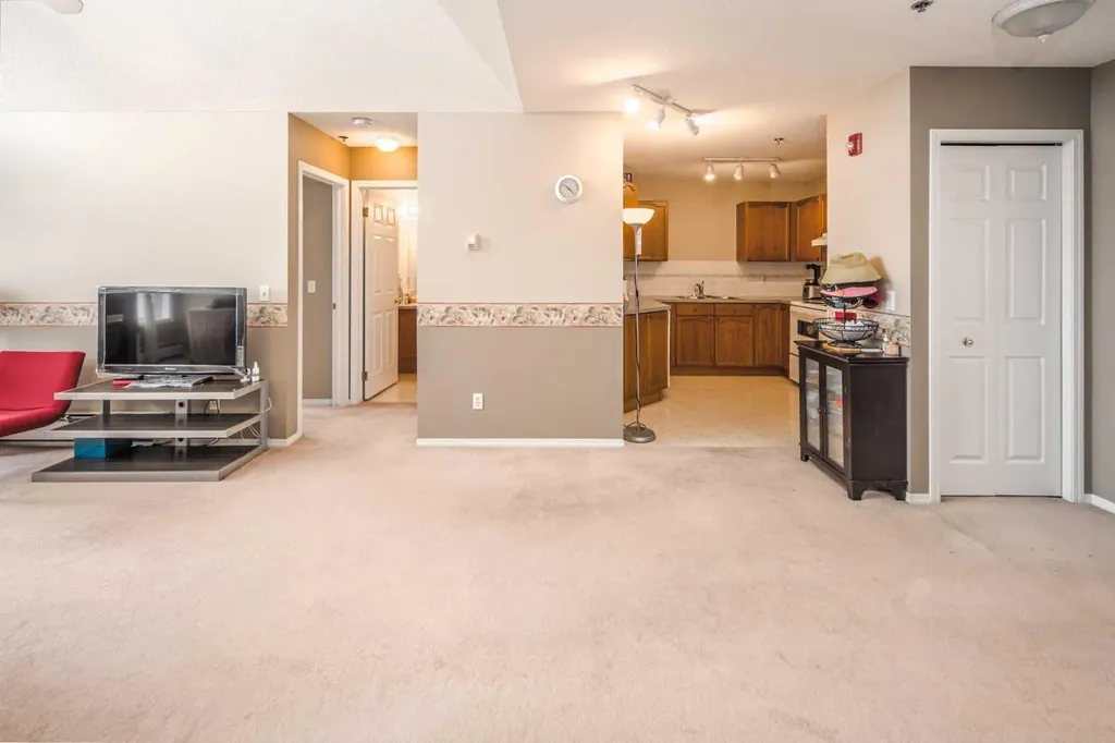7 Harvest Gold Manor NE Calgary AB T3K 4Y3