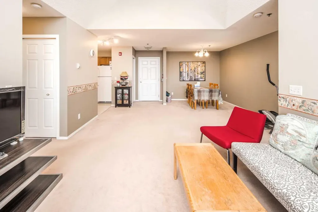 7 Harvest Gold Manor NE Calgary AB T3K 4Y3