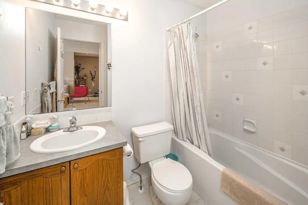 7 Harvest Gold Manor NE Calgary AB T3K 4Y3