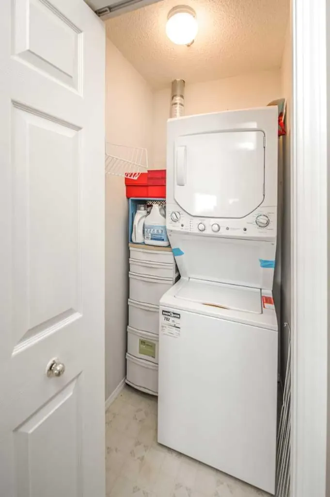 7 Harvest Gold Manor NE Calgary AB T3K 4Y3