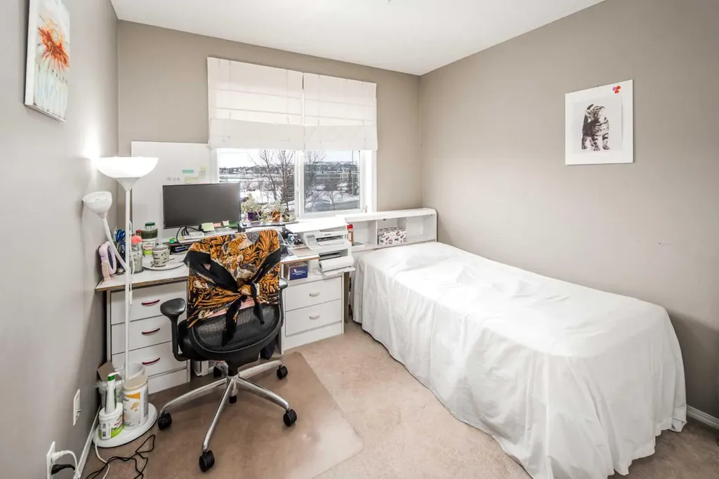 7 Harvest Gold Manor NE Calgary AB T3K 4Y3