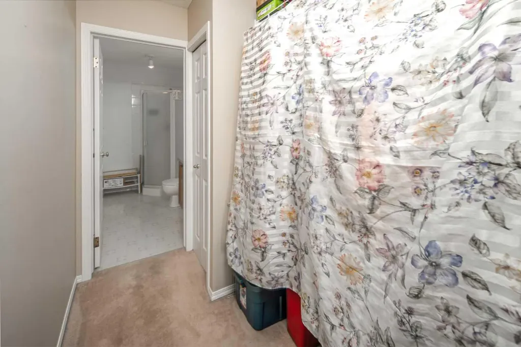7 Harvest Gold Manor NE Calgary AB T3K 4Y3