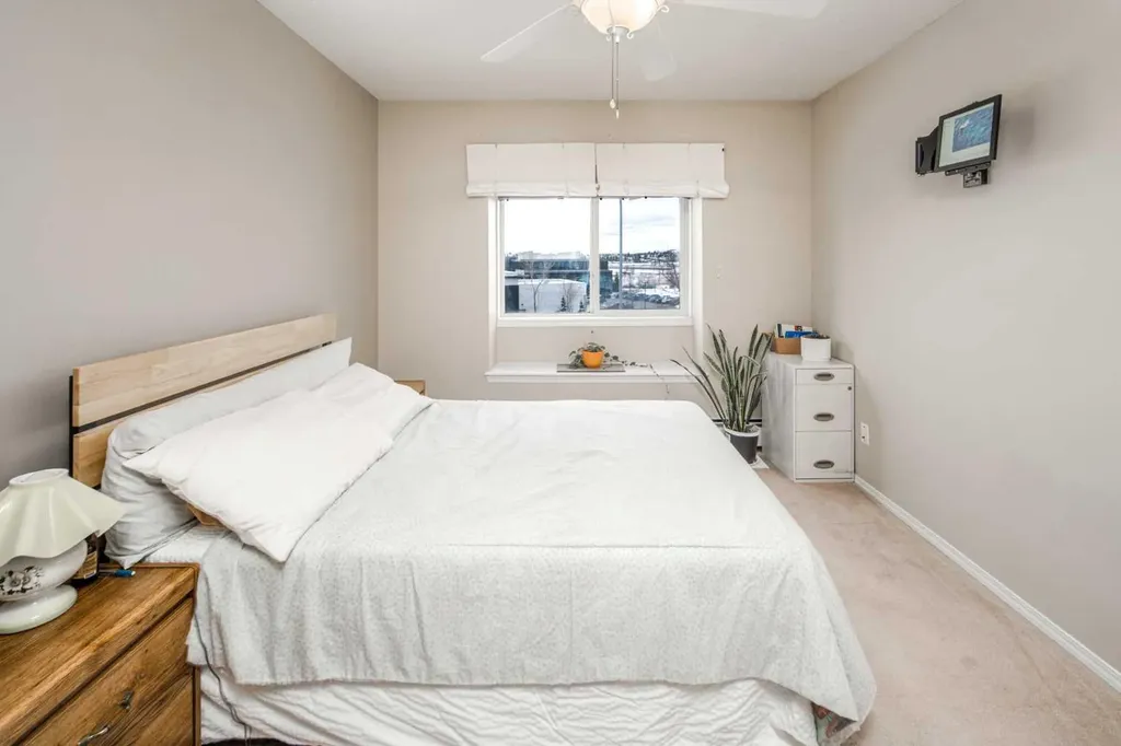 7 Harvest Gold Manor NE Calgary AB T3K 4Y3