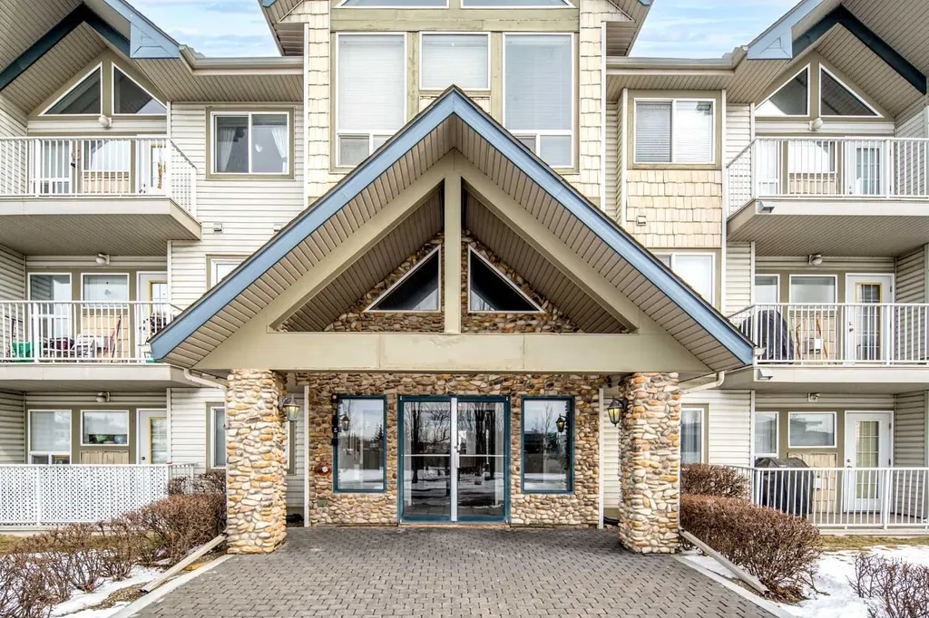 7 Harvest Gold Manor NE Calgary AB T3K 4Y3