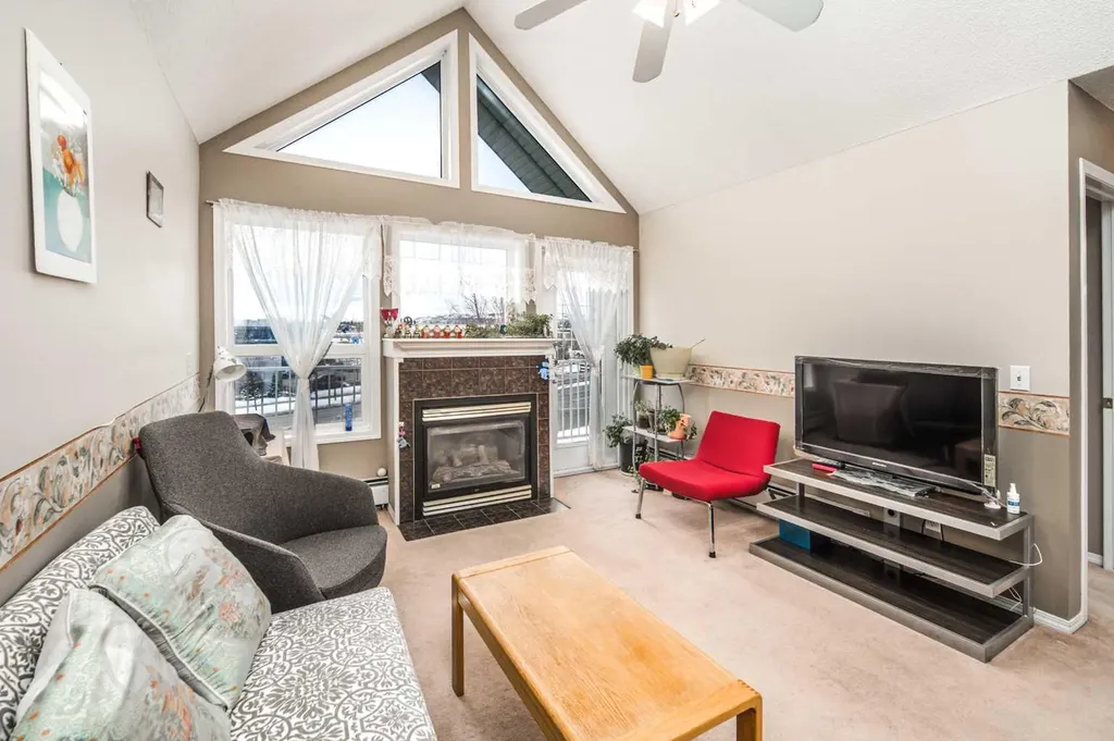 7 Harvest Gold Manor NE Calgary AB T3K 4Y3