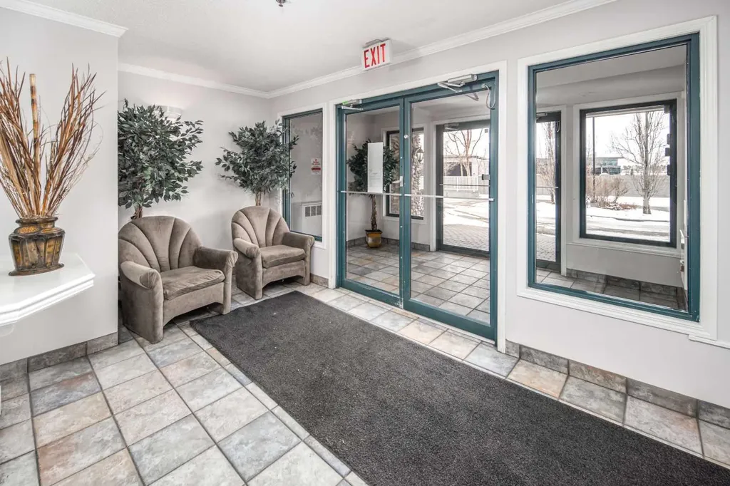 7 Harvest Gold Manor NE Calgary AB T3K 4Y3