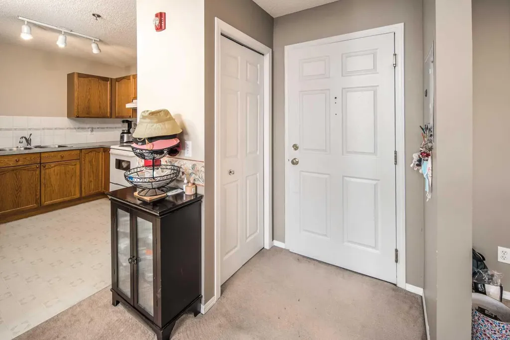 7 Harvest Gold Manor NE Calgary AB T3K 4Y3
