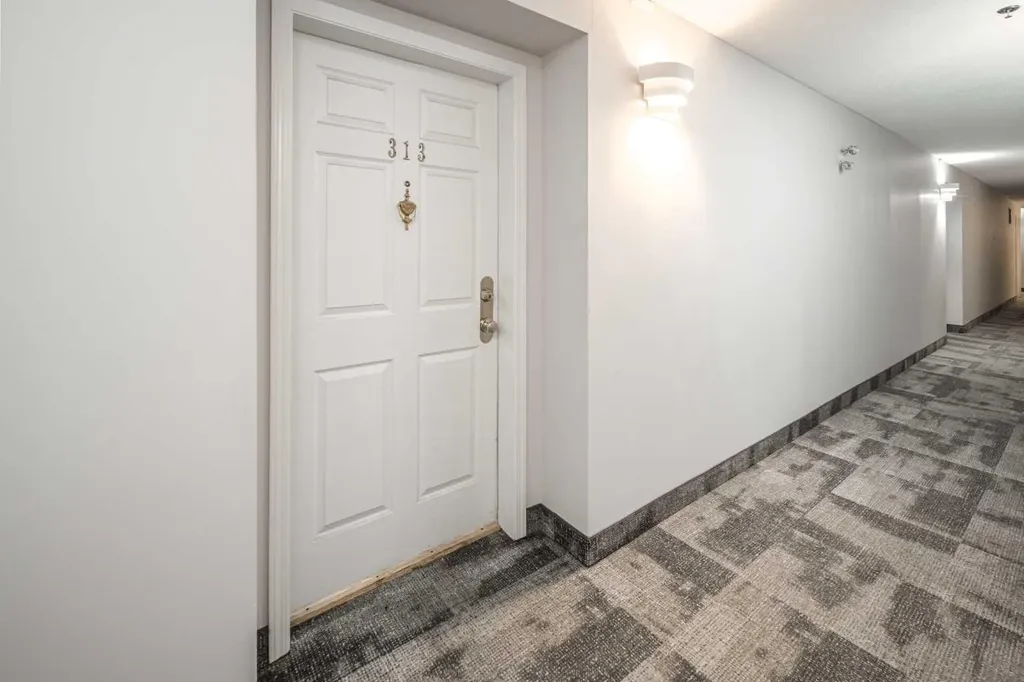 7 Harvest Gold Manor NE Calgary AB T3K 4Y3
