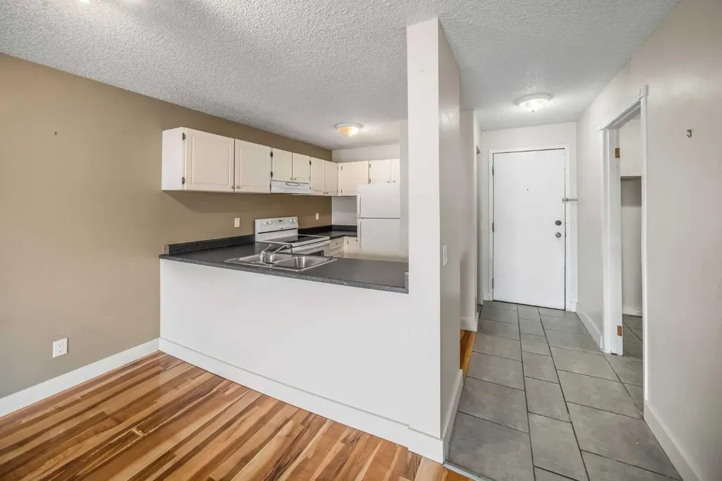 1915 26 Street SW Calgary AB T3E 2A2