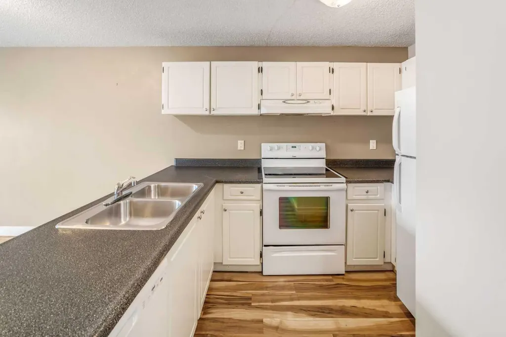 1915 26 Street SW Calgary AB T3E 2A2