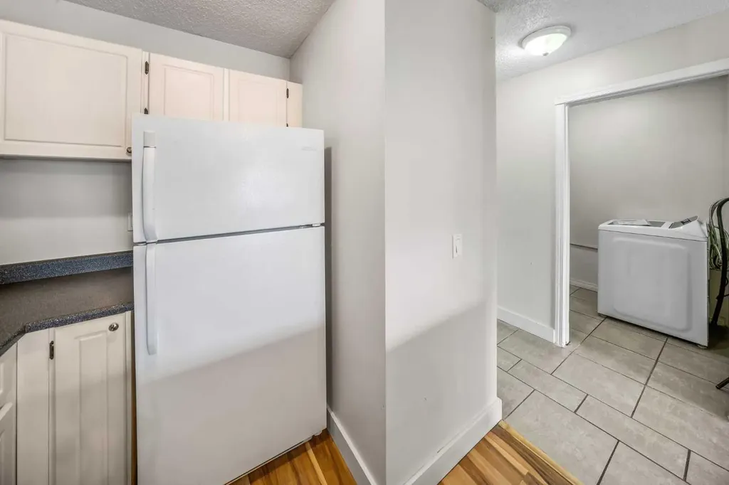 1915 26 Street SW Calgary AB T3E 2A2
