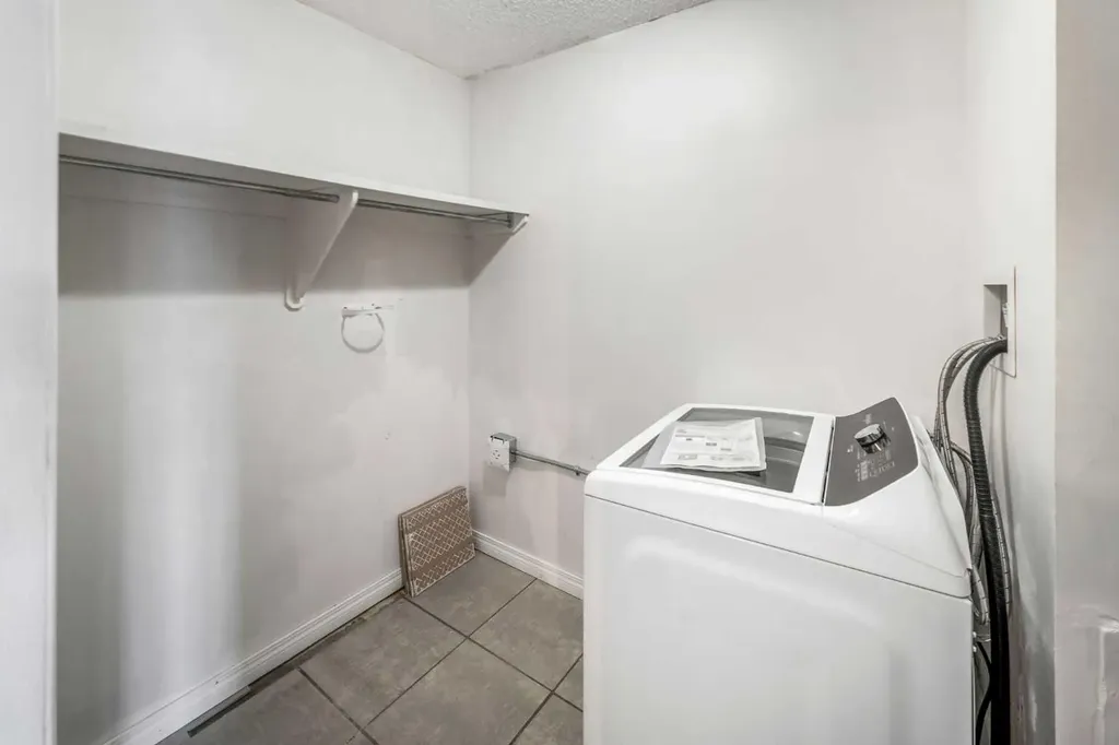 1915 26 Street SW Calgary AB T3E 2A2