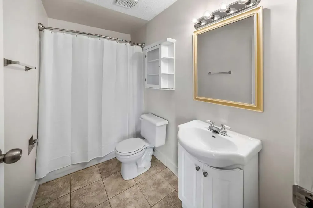 1915 26 Street SW Calgary AB T3E 2A2