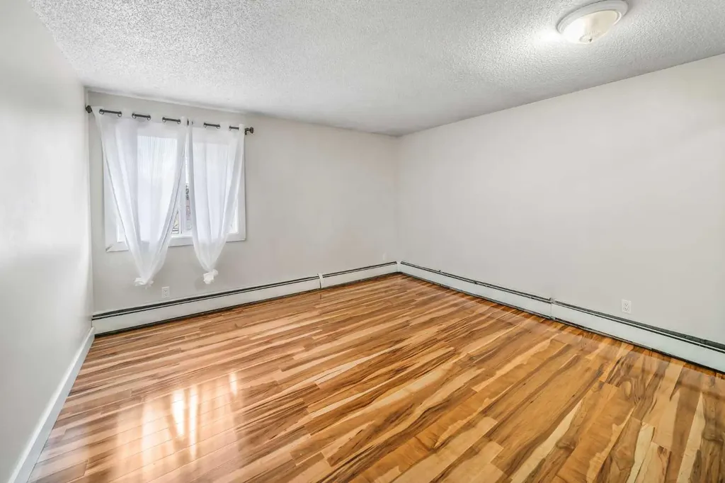 1915 26 Street SW Calgary AB T3E 2A2