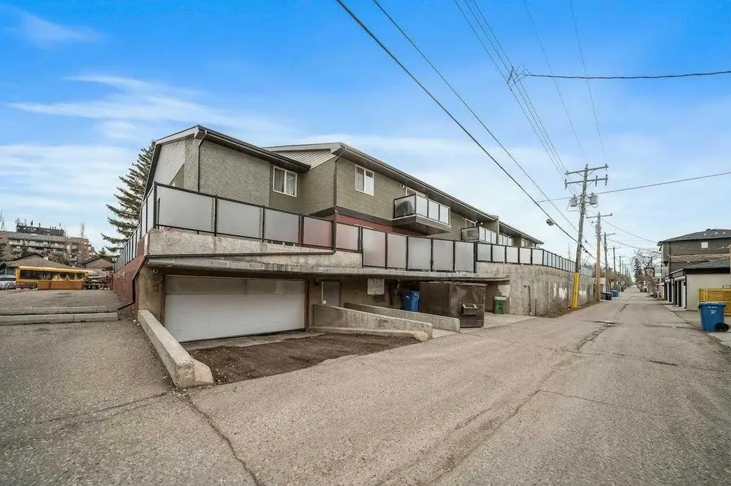 1915 26 Street SW Calgary AB T3E 2A2