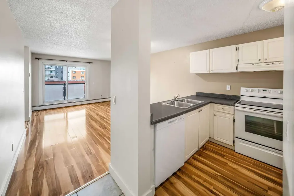 1915 26 Street SW Calgary AB T3E 2A2