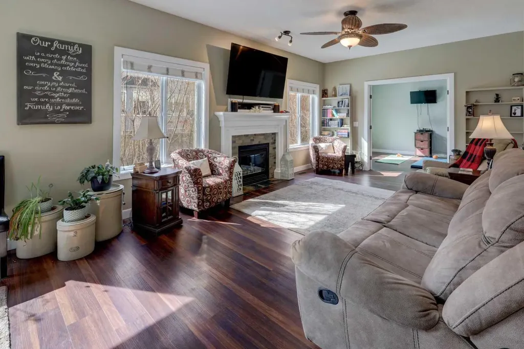 729 Canoe Avenue SW Airdrie AB t4b 3k5