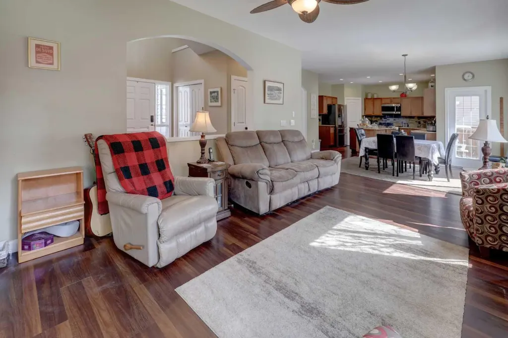 729 Canoe Avenue SW Airdrie AB t4b 3k5