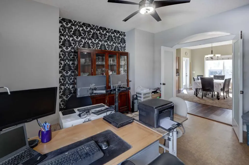 729 Canoe Avenue SW Airdrie AB t4b 3k5