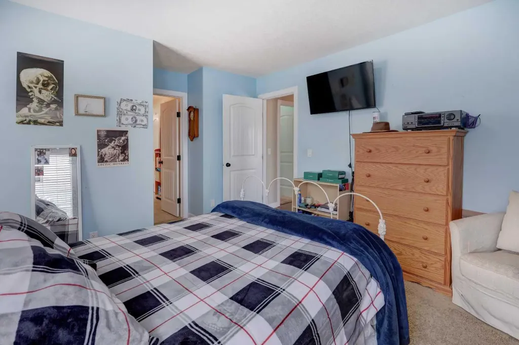 729 Canoe Avenue SW Airdrie AB t4b 3k5