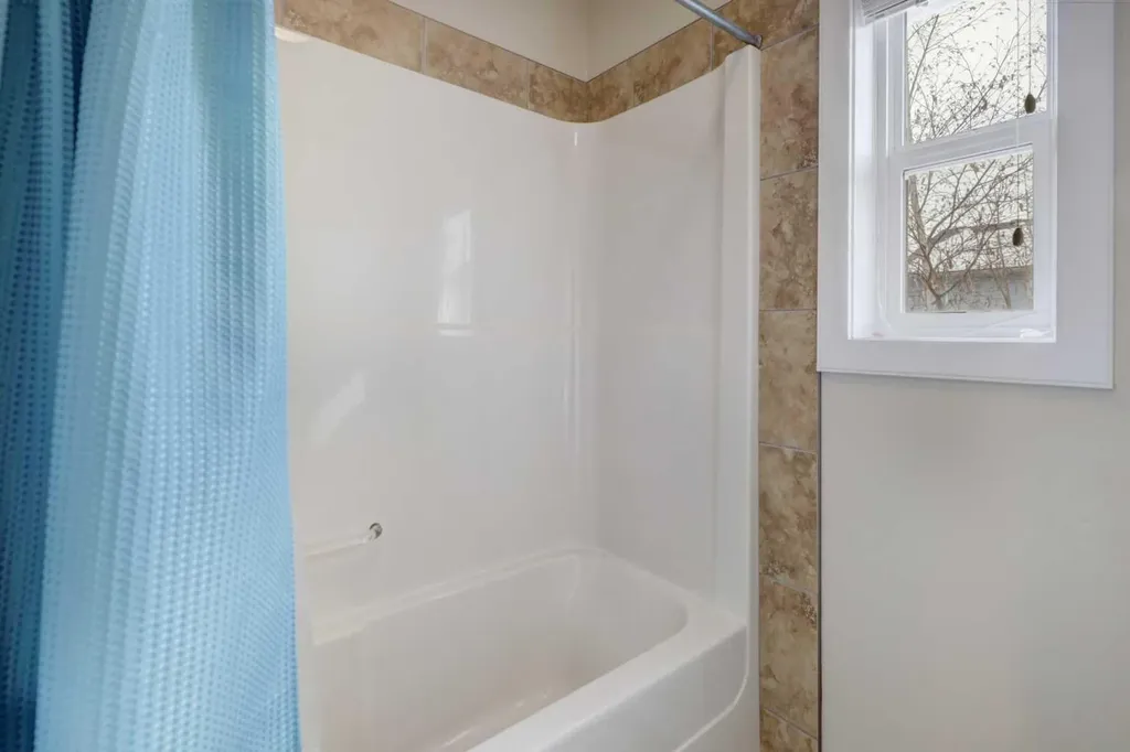 729 Canoe Avenue SW Airdrie AB t4b 3k5