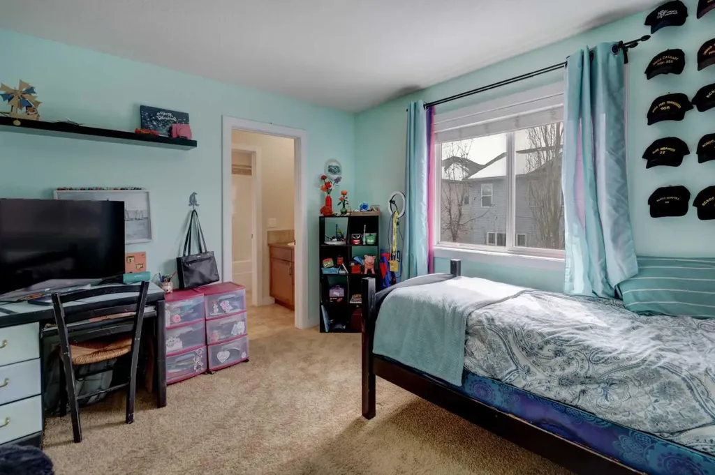 729 Canoe Avenue SW Airdrie AB t4b 3k5