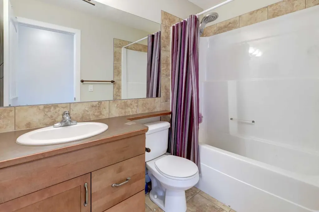 729 Canoe Avenue SW Airdrie AB t4b 3k5