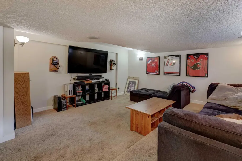 729 Canoe Avenue SW Airdrie AB t4b 3k5